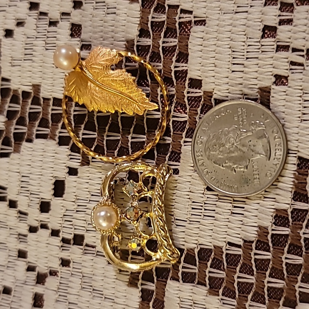 Lot of 2 Vintage Brooches!
